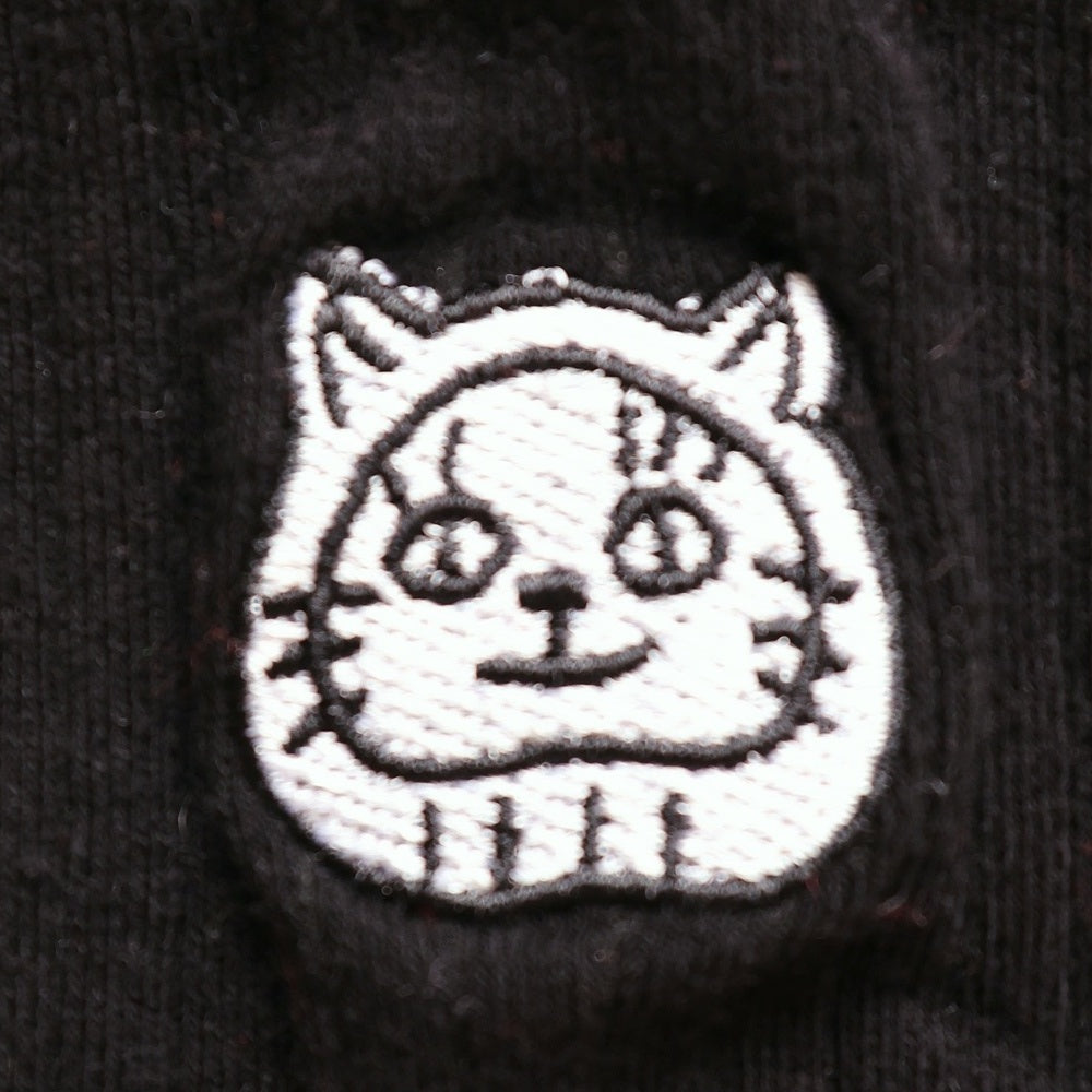 Luky 黑色貓頭幸運襪，刺繡特寫